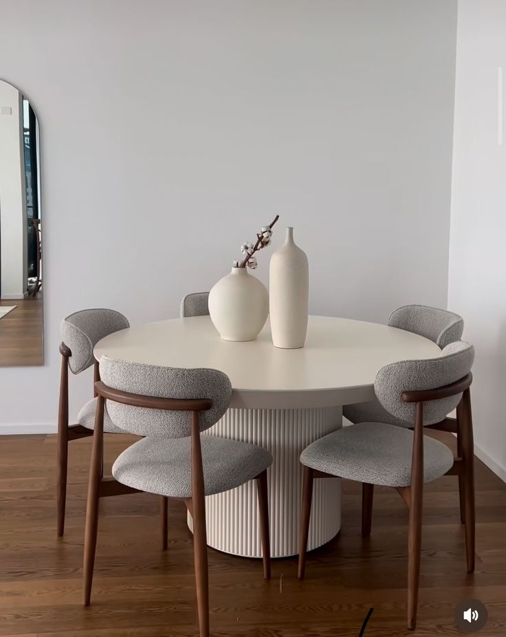 Bouclé Dining Set